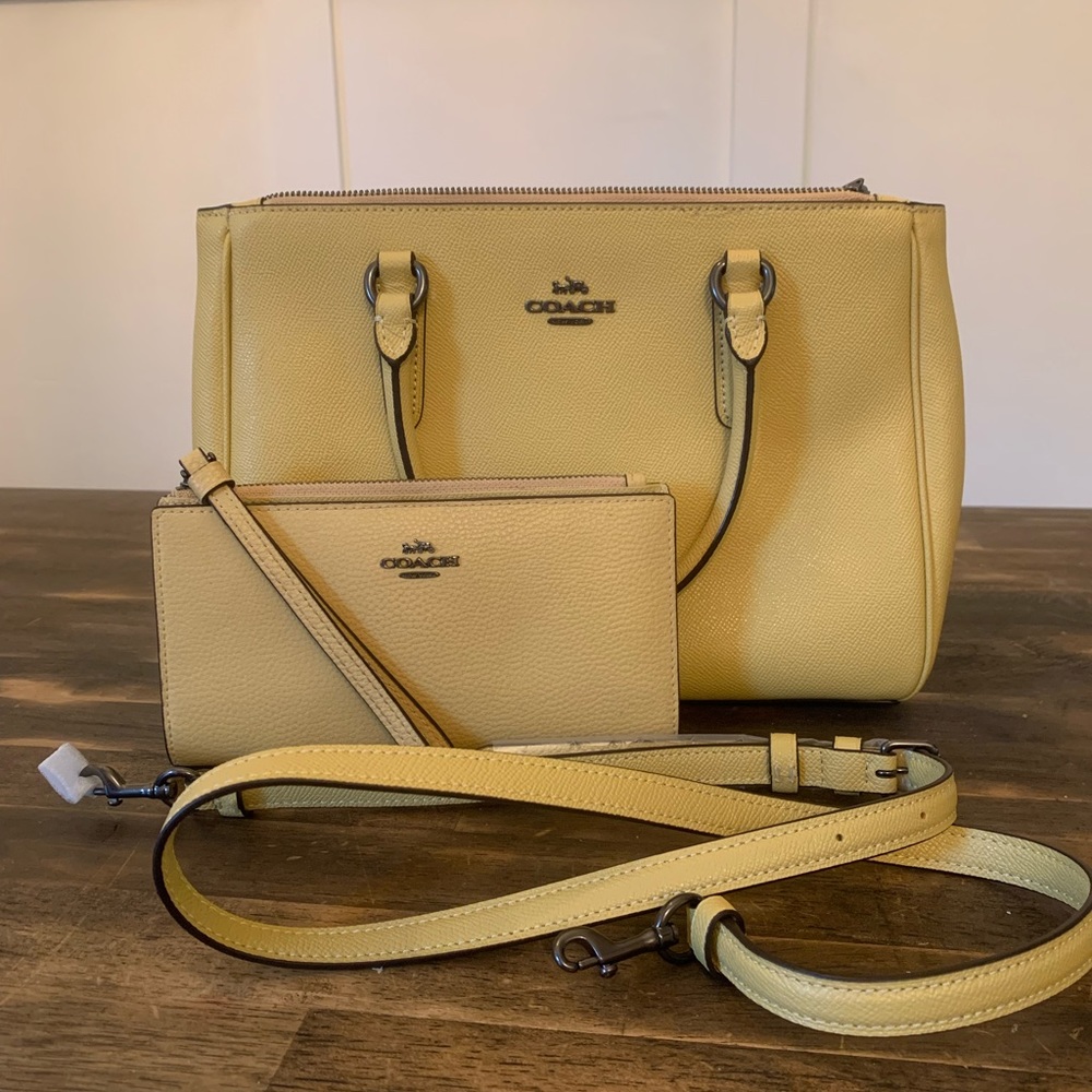 Coach Purse w/matching wallet / clutch